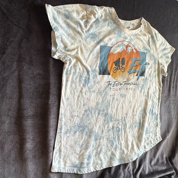 E.T. The Extra-Terrestrial Tour 1982 Graphic Tee | Tie Dye | Retro Movie Shirt - Picture 4 of 11
